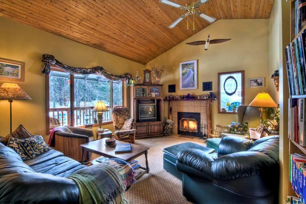 Golden Dreams B&B Whistler Extérieur photo