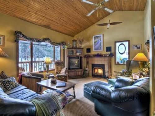 Golden Dreams B&B Whistler Extérieur photo